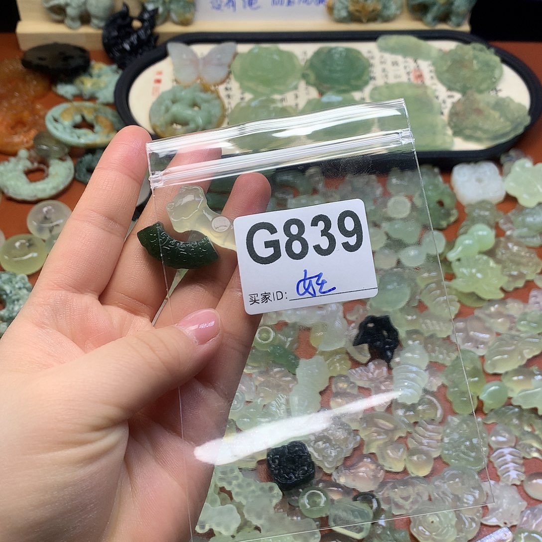 ****蛇纹石玉未镶嵌颈饰