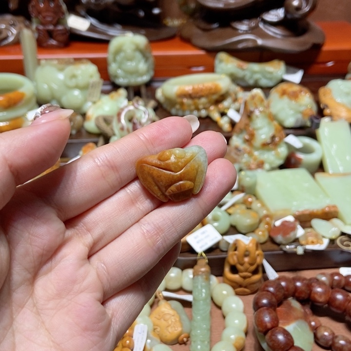 岫岩河磨玉（透闪石质玉）挂件未镶嵌