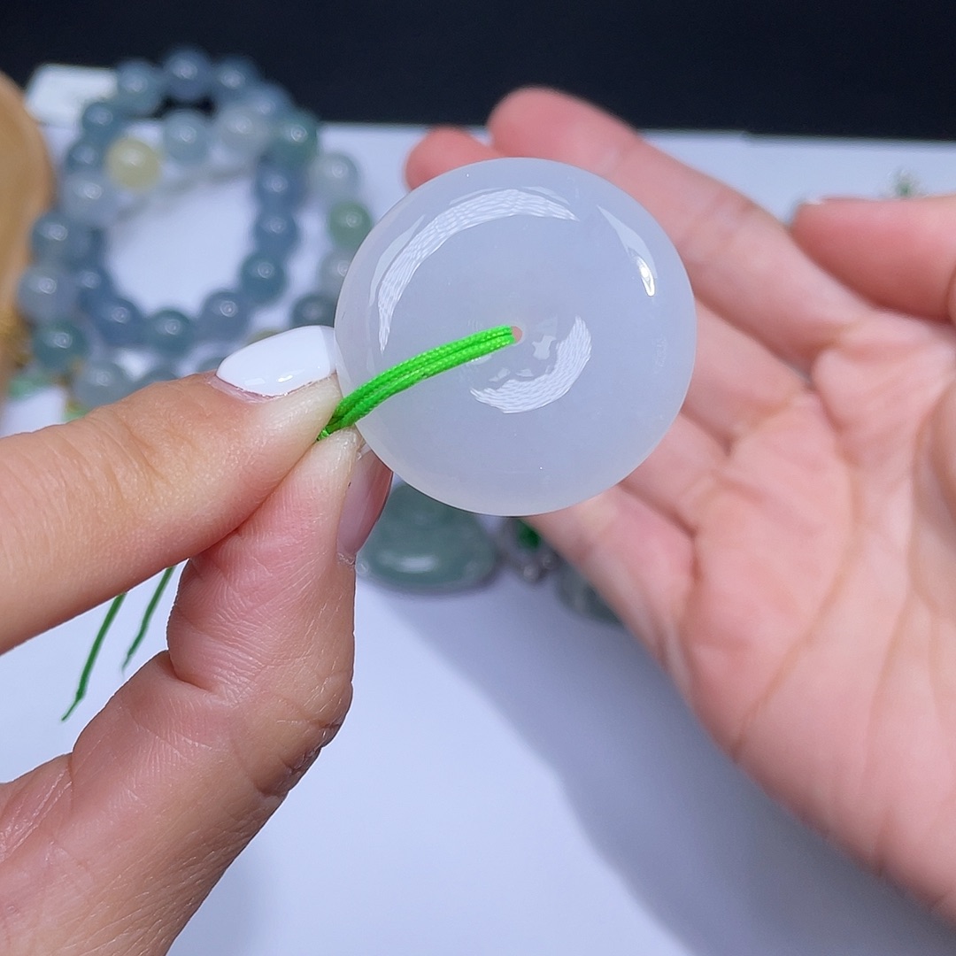 翡翠颈饰未镶嵌扣子