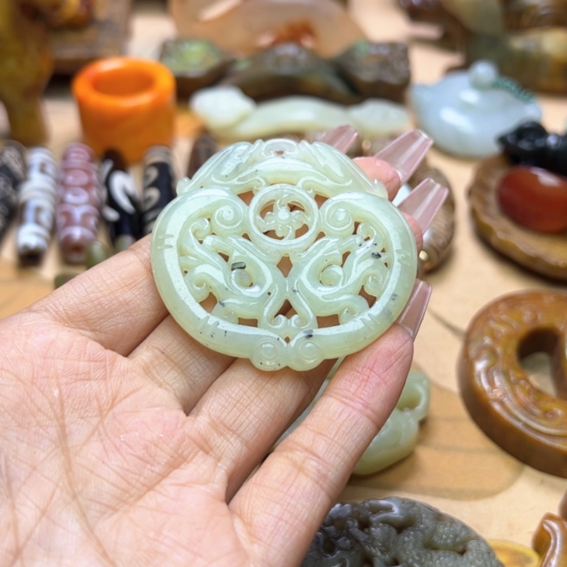 【闪购商品】蛇纹石玉颈饰未镶嵌