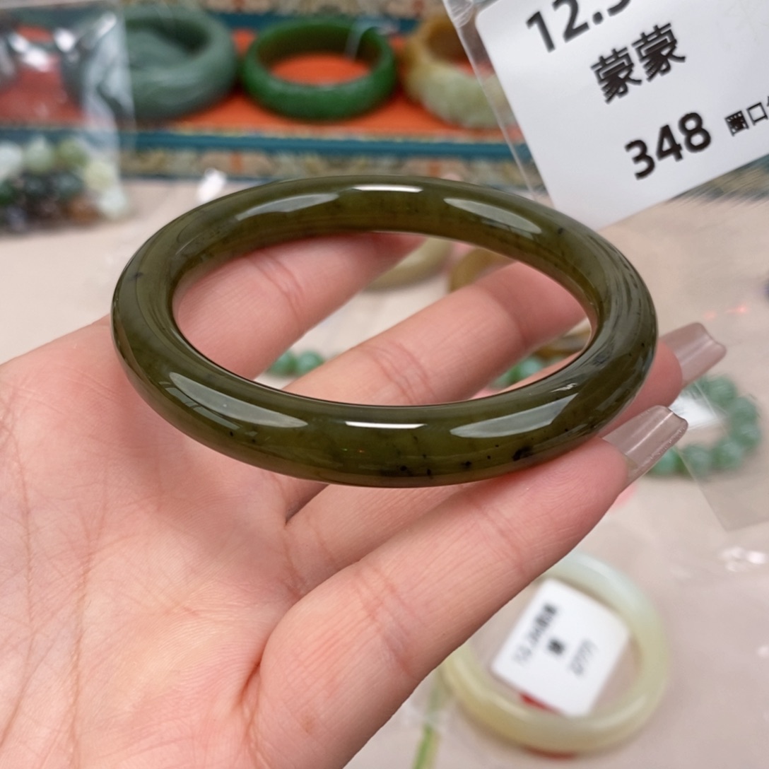 田****和田玉未镶嵌手镯56.8回流