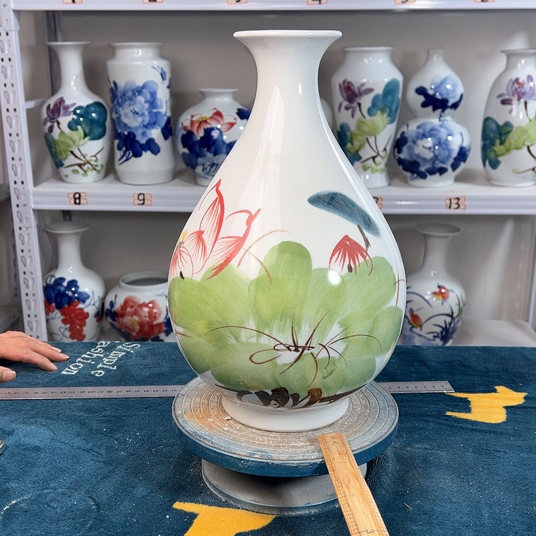 摆件景德镇陶瓷玉绿荷