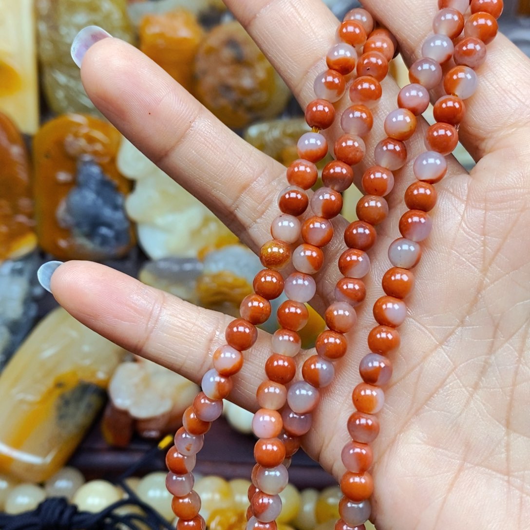 石英质玉（黄龙玉）未镶嵌颈饰