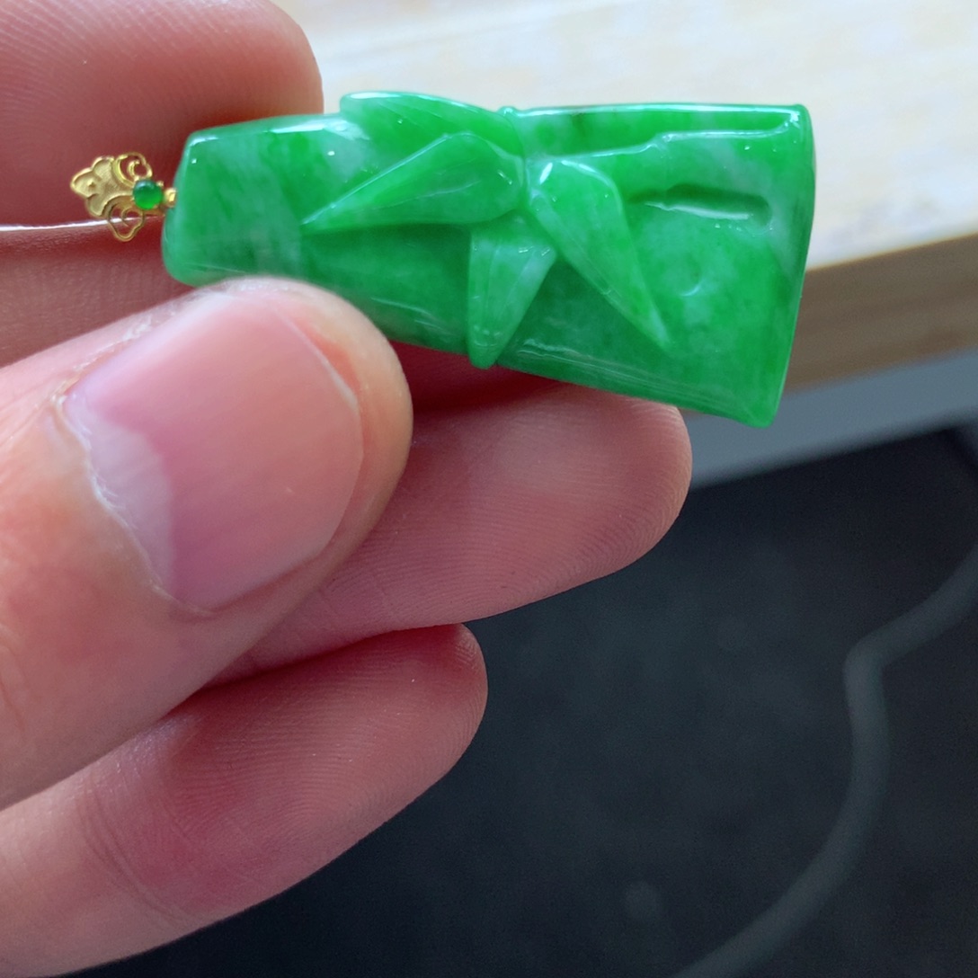 翡翠颈饰18K金镶嵌吊坠