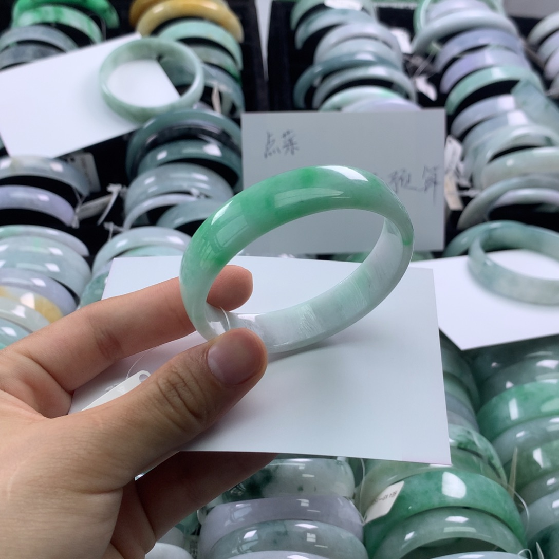 翡翠手镯未镶嵌公主