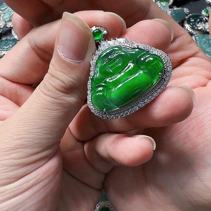 翡翠颈饰未镶嵌天然A货翡翠放漏