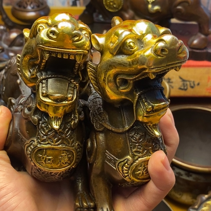 铜器摆件做工精良