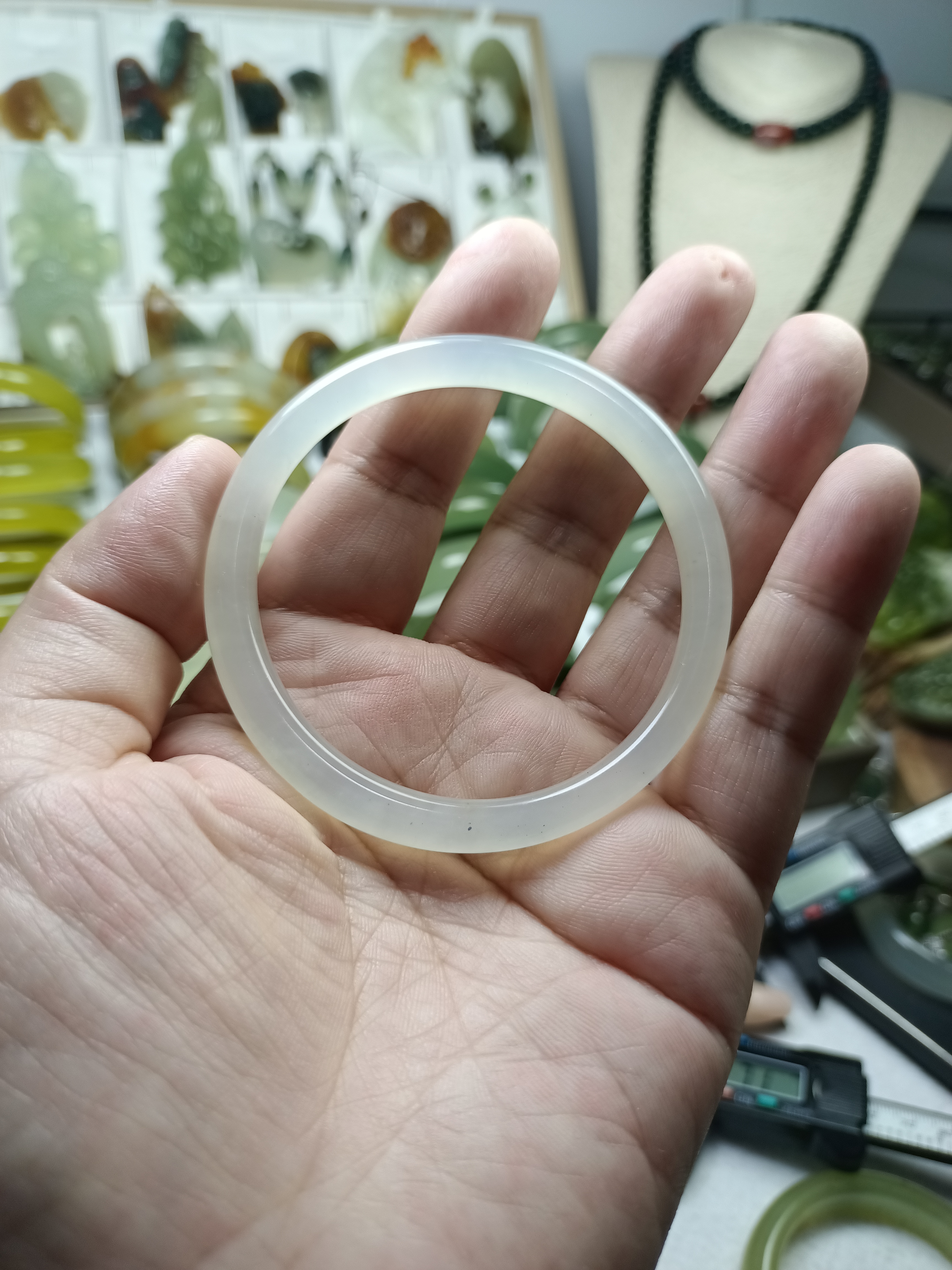 天然岫玉白冰手镯