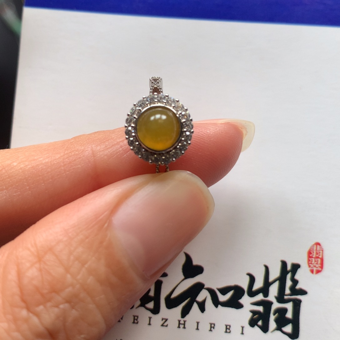 翡翠颈饰银S925镶嵌黄翡戒指