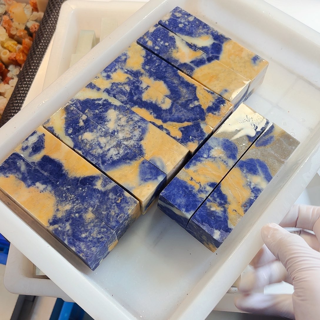 那***红青田石印石苹果等新材料