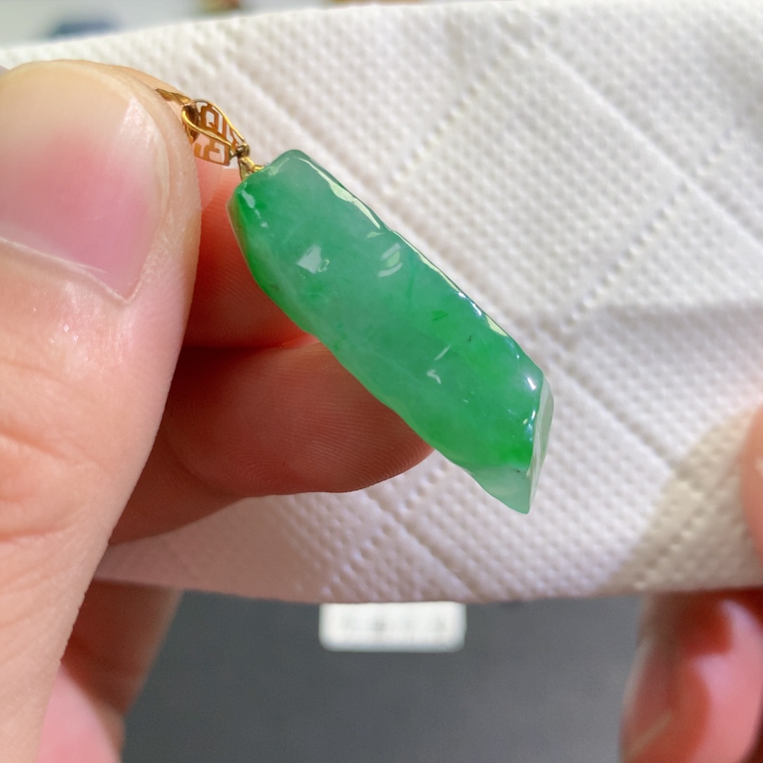 【闪购商品】翡翠未镶嵌颈饰