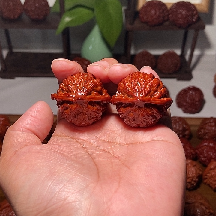 阿***南文玩核桃吊坠金牛