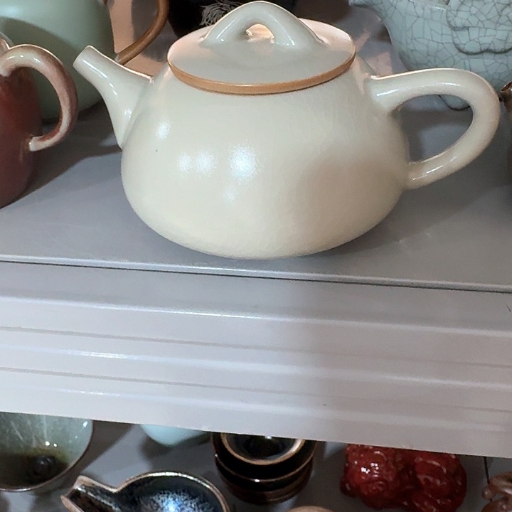主人杯一个，瓷。。品茗
