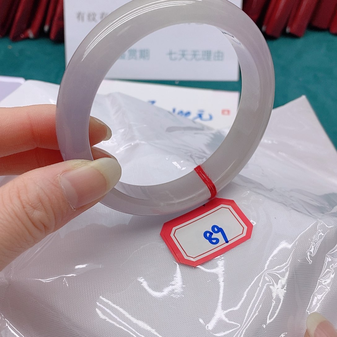 翡翠手镯未镶嵌用****18999999999