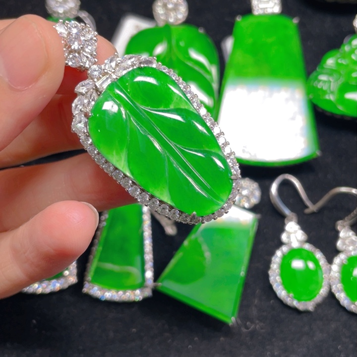 翡翠颈饰银S925镶嵌吊坠