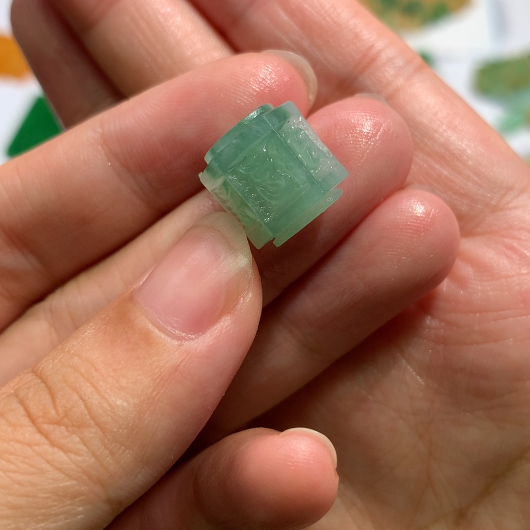 定制翡翠未镶嵌六字真言桶珠