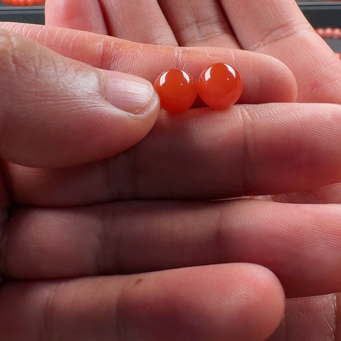 伊***兹南红玛瑙未镶嵌对珠8.5