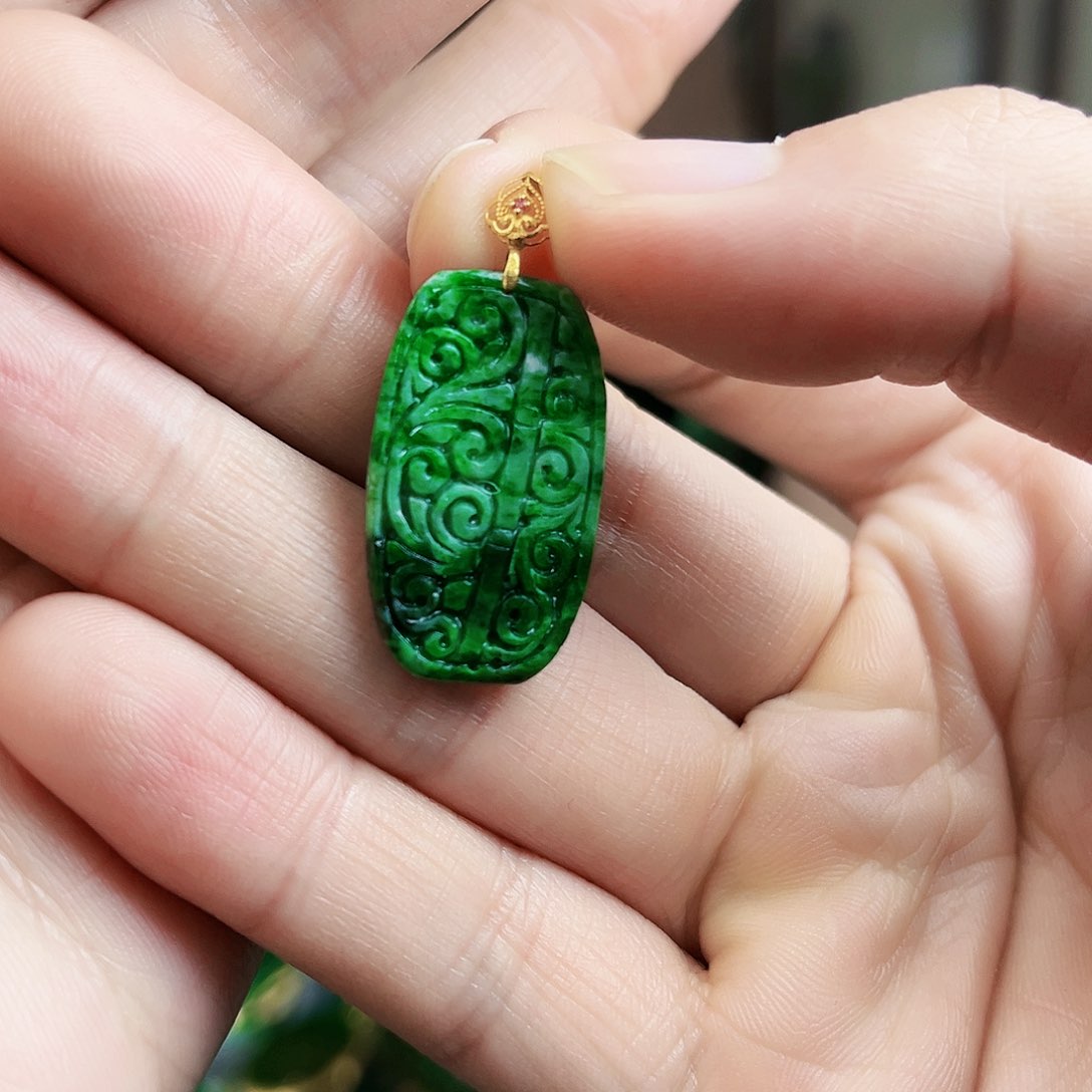 翡翠颈饰18K金镶嵌吊坠