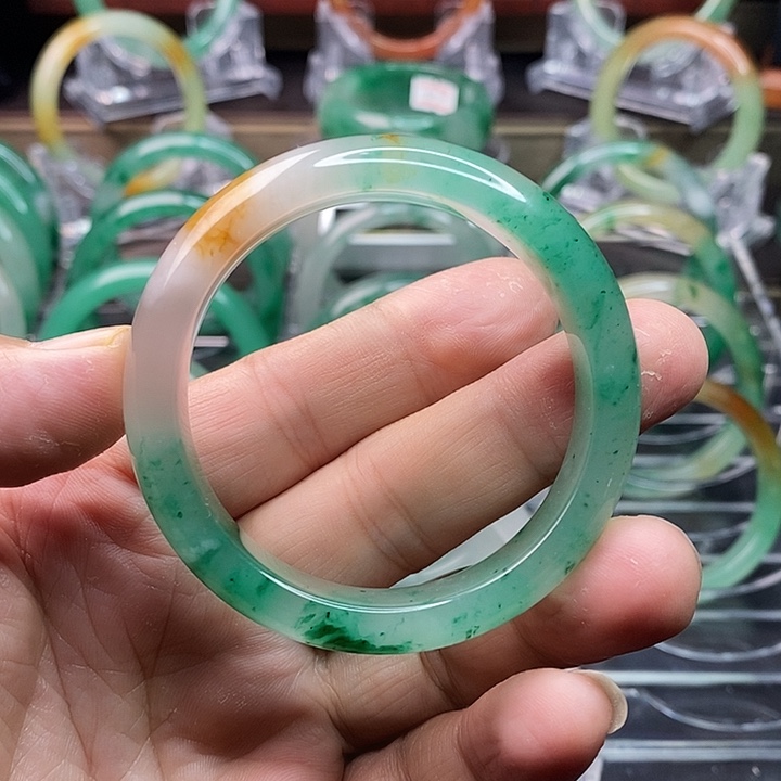 石英质玉手镯未镶嵌