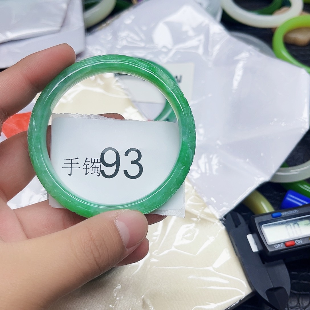 翡翠手镯未镶嵌默认微瑕