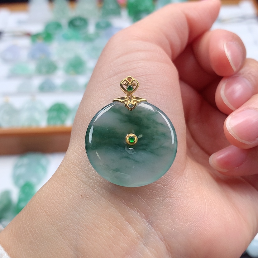【闪购商品】翡翠吊坠(赠链)18K金镶嵌