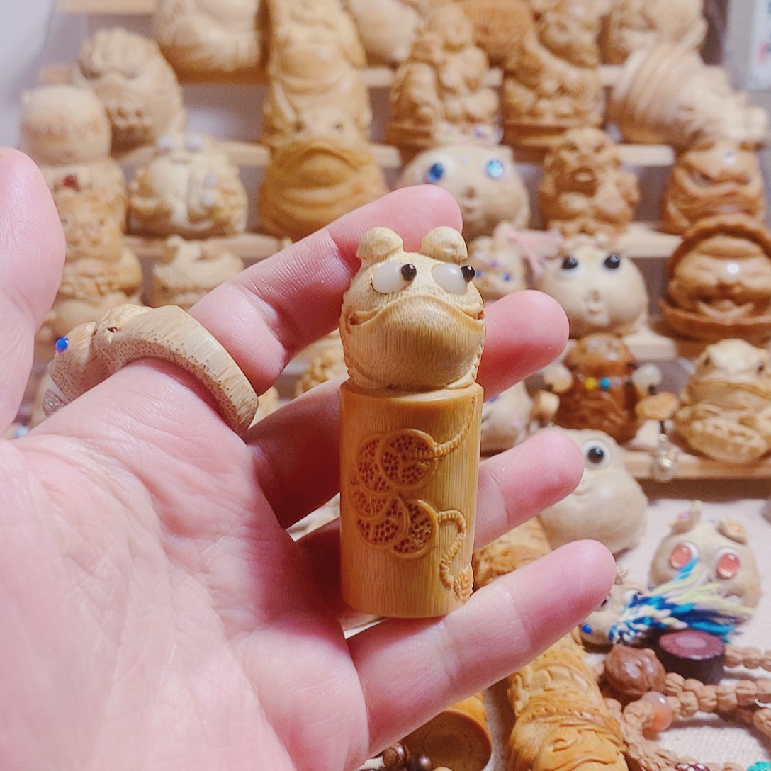 香榧木文玩纯手工实心玉竹雕刻顶雕蟾