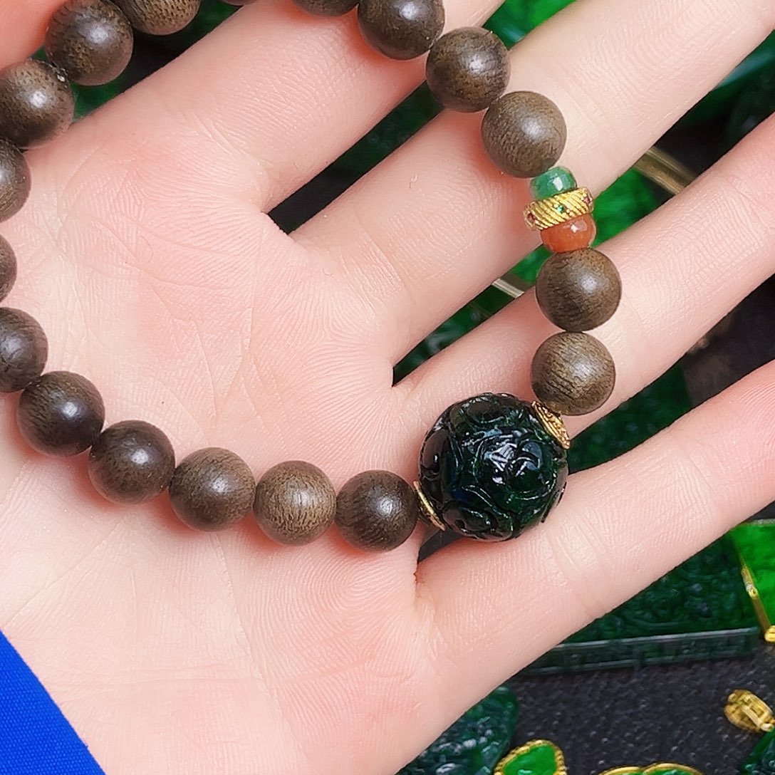 颈饰未镶嵌翡翠多样性