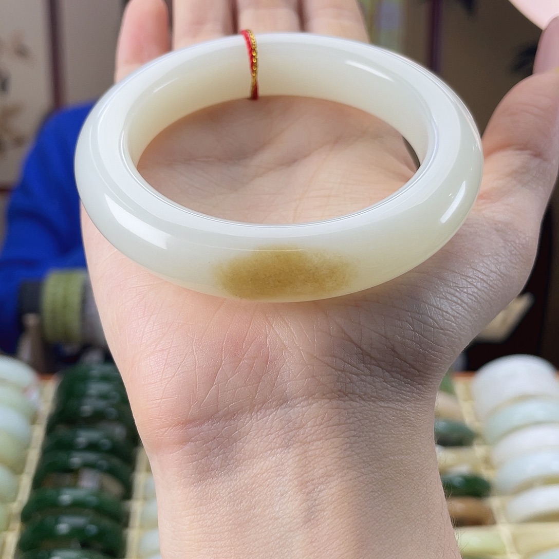 和田玉未镶嵌手镯