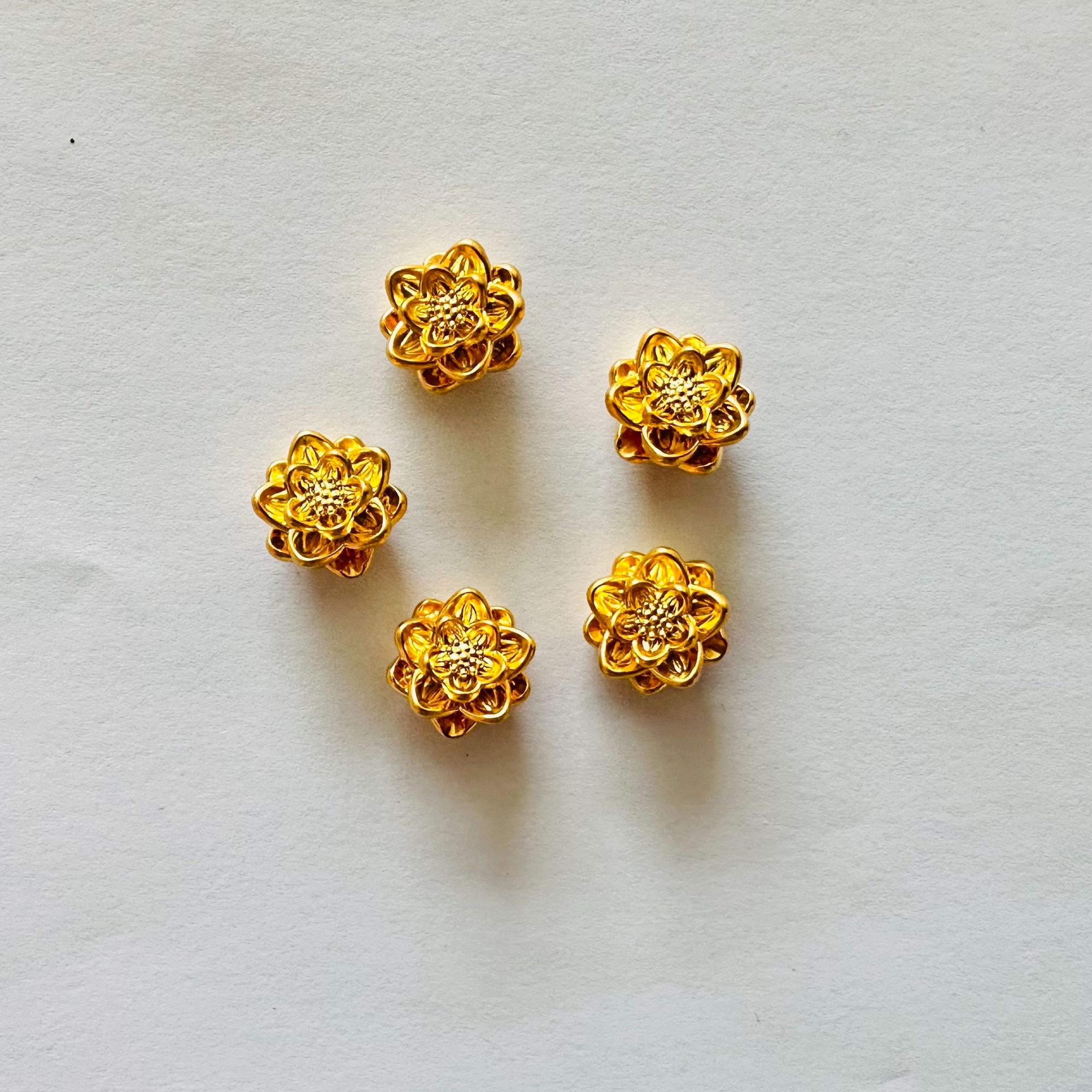 18K金莲花转运珠祥云经典百搭配件卡11mm左右（一颗）