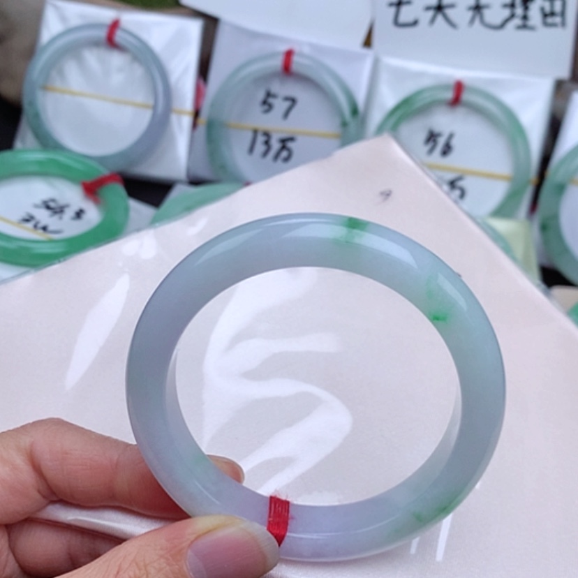 【闪购商品】翡翠手镯未镶嵌          正圈54.5 白底青
