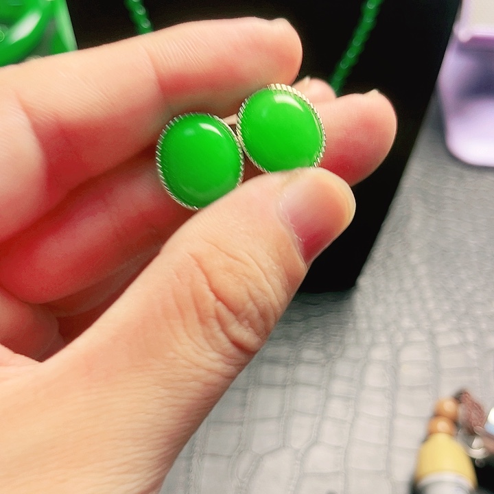 颈饰14K金镶嵌翡翠耳钉