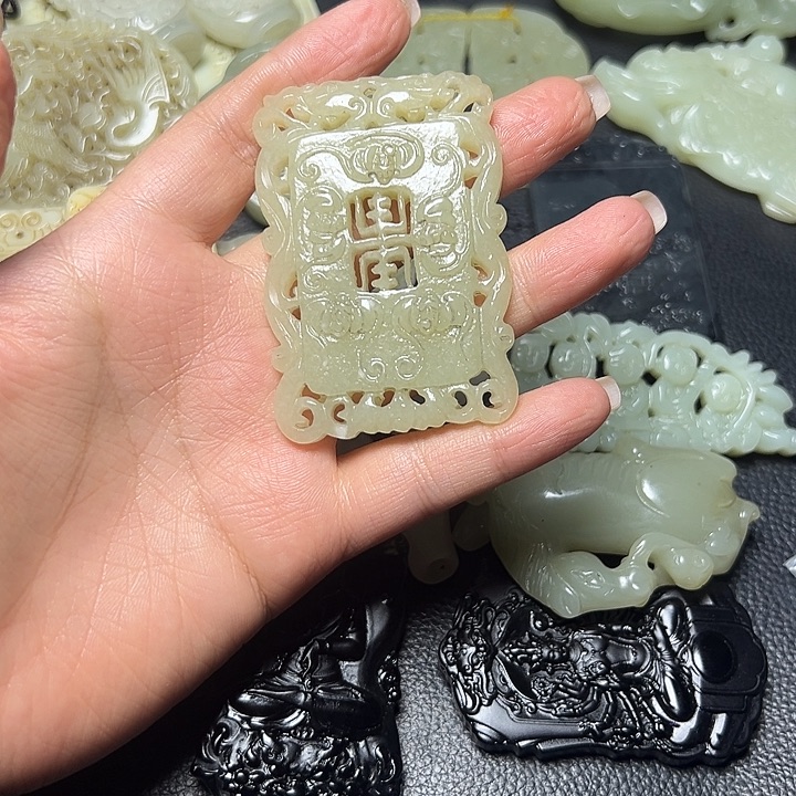 和田玉未镶嵌颈饰