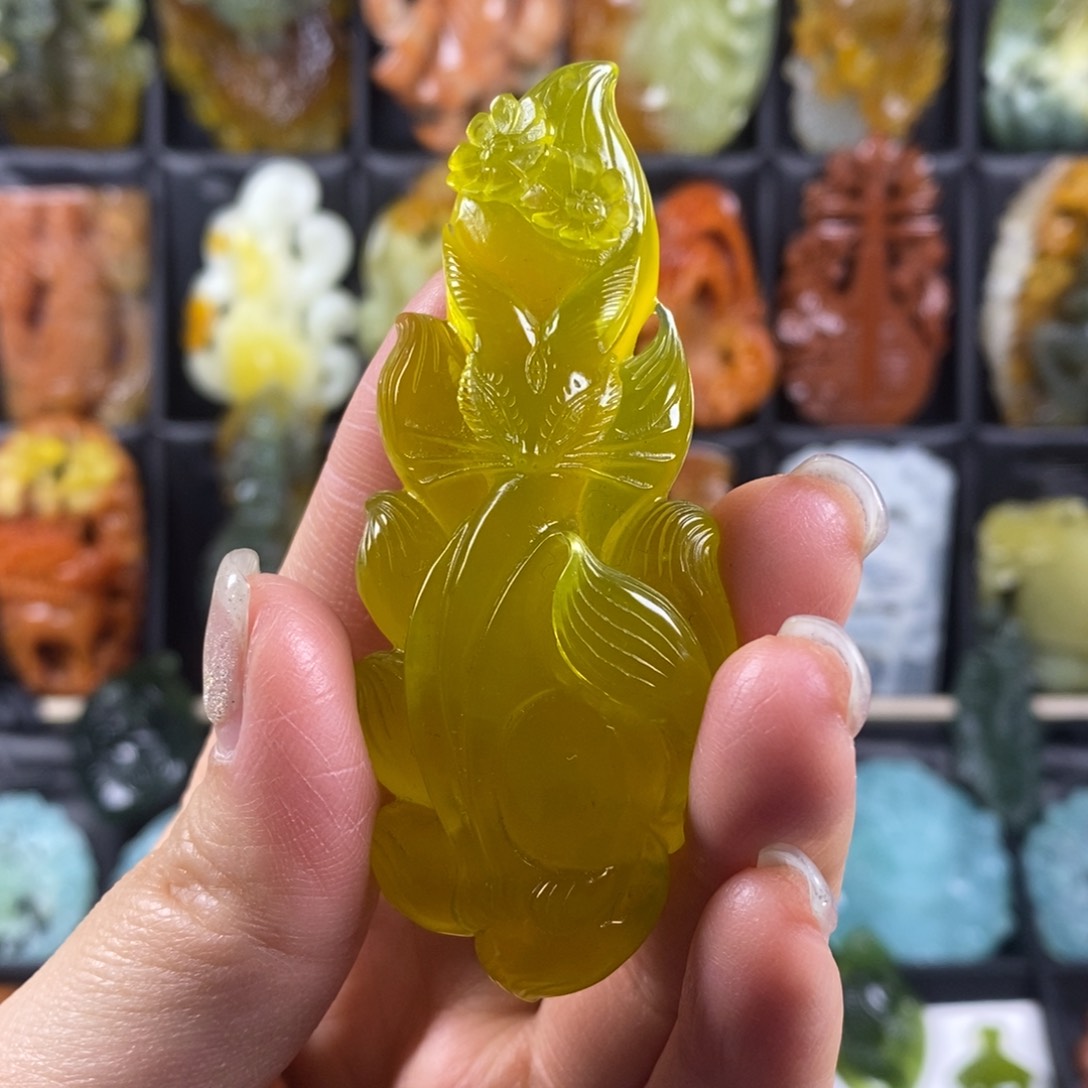 蛇纹石玉颈饰合金