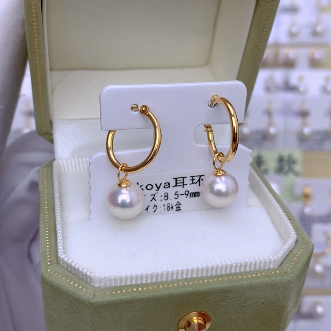 18K金镶嵌海水珍珠耳饰