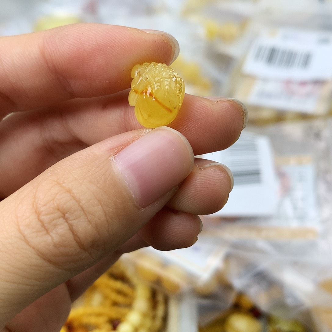 未镶嵌琥珀珠宝奇石