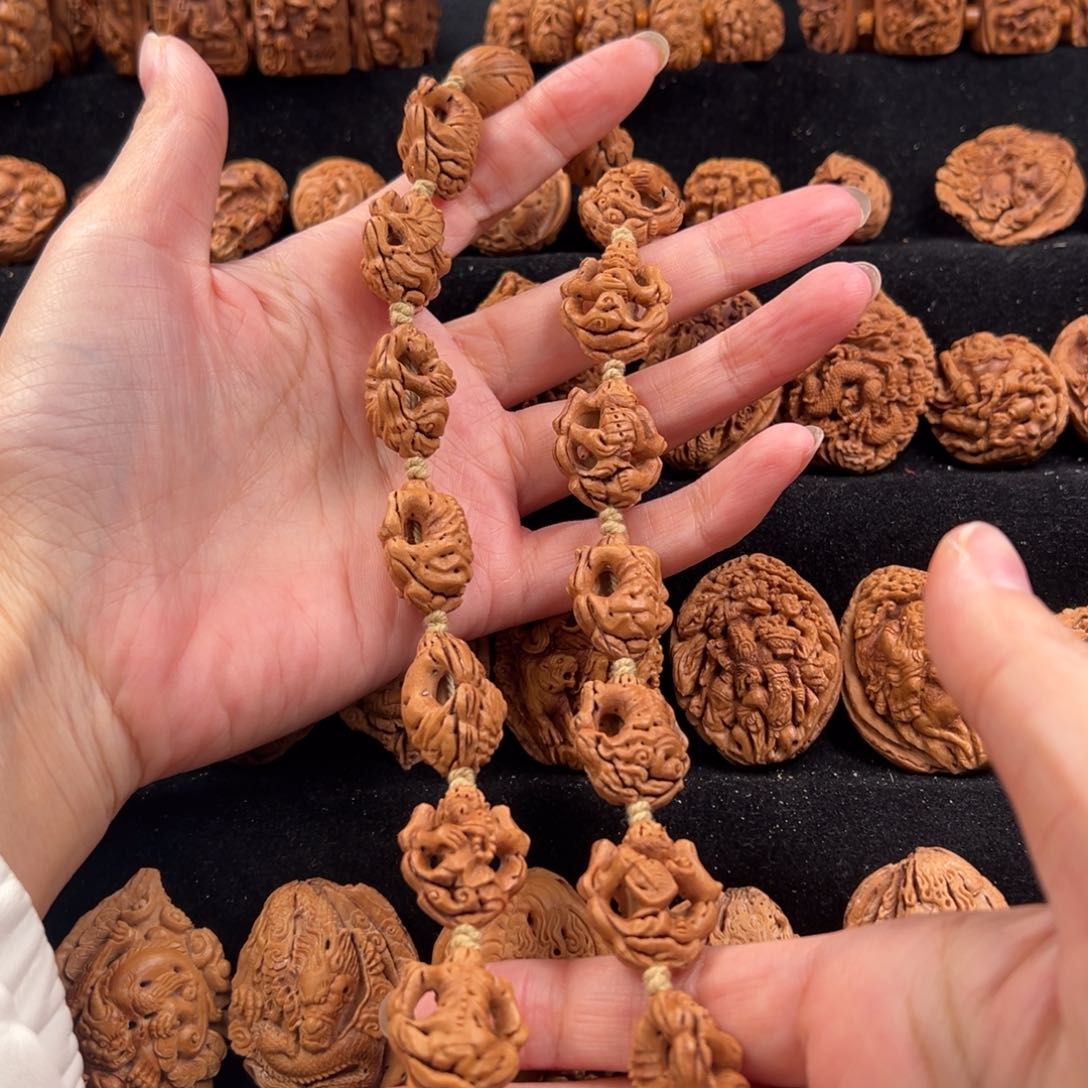 吊坠桃核桃核雕刻瘦骨十八罗汉手持