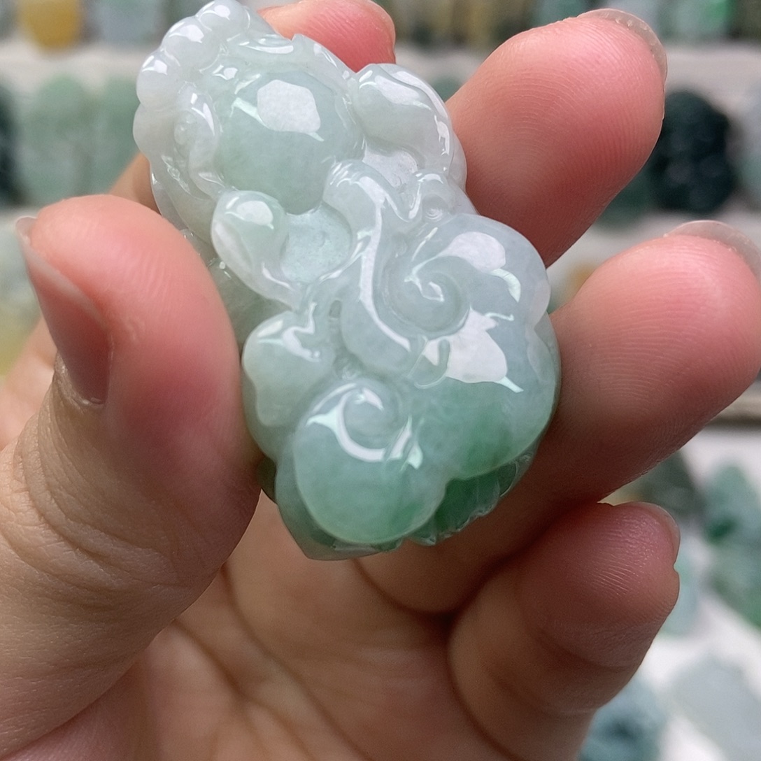 翡翠未镶嵌吊坠(赠链)