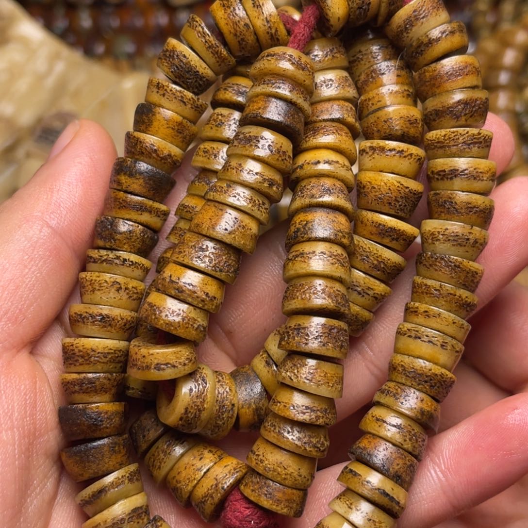 依***爸大叶紫檀（黑酸枝木类）