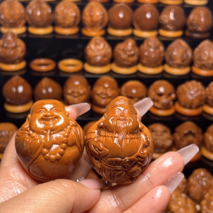 橄榄核把件?****哥橄榄雕刻