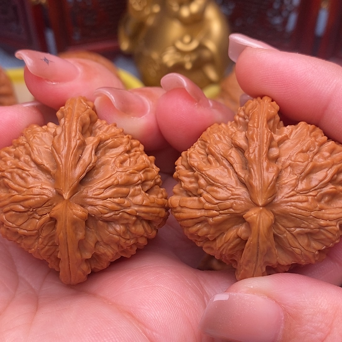 男***人把件文玩核桃43全品白