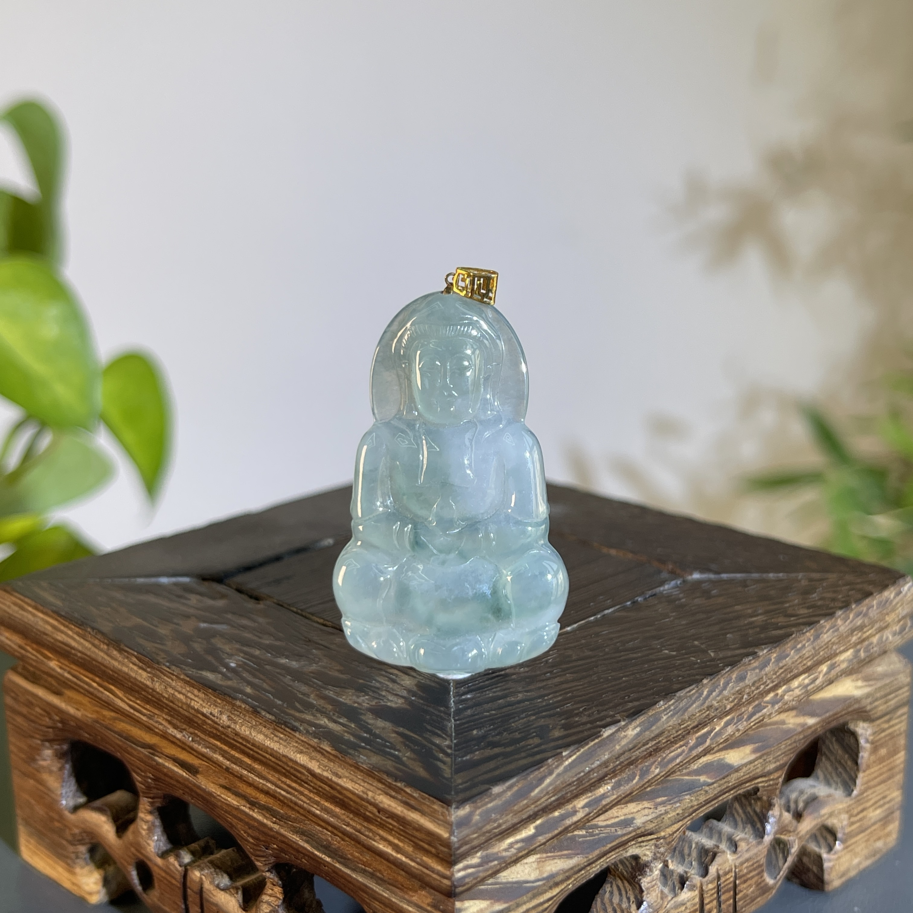 JXB13-66  天然缅甸A货翡翠 18K扣正装观音