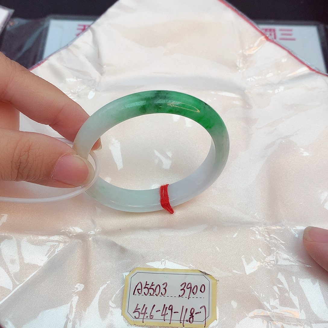 翡翠手镯未镶嵌缅甸翡翠