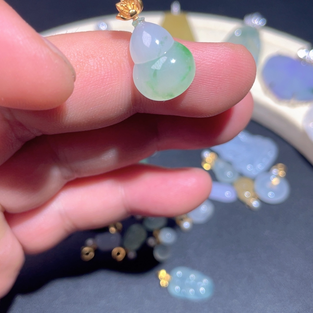 翡翠18K金镶嵌颈饰翡翠