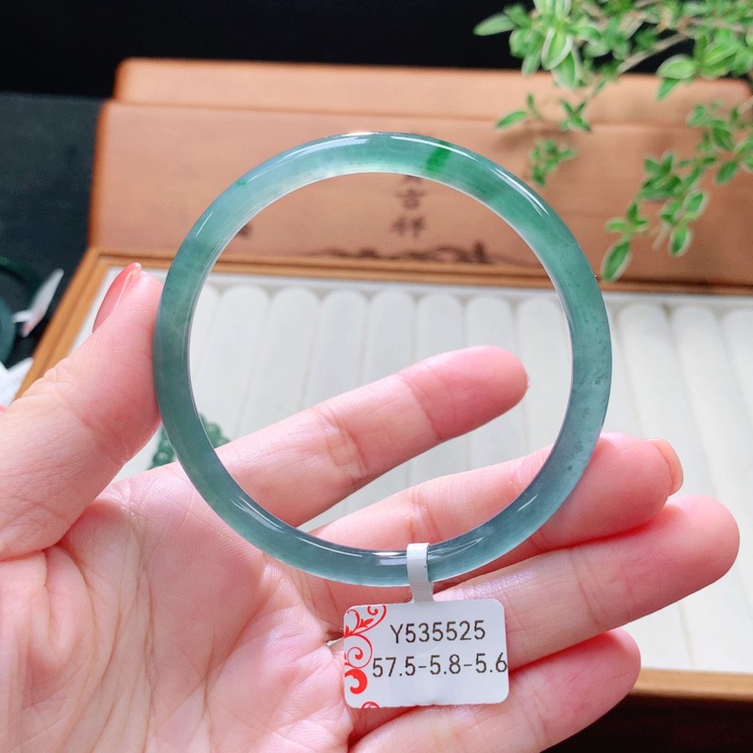 未镶嵌手镯（圆镯）翡翠