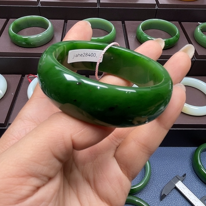 和田玉（碧玉）未镶嵌手镯