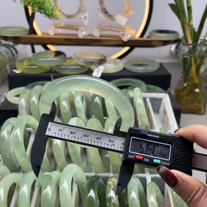 蛇纹石玉手镯未镶嵌121