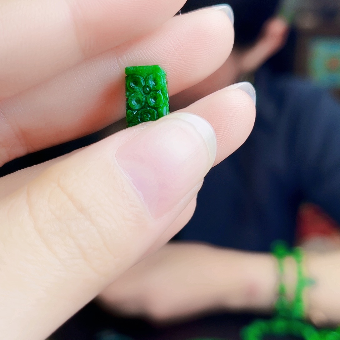 颈饰未镶嵌翡翠多样性