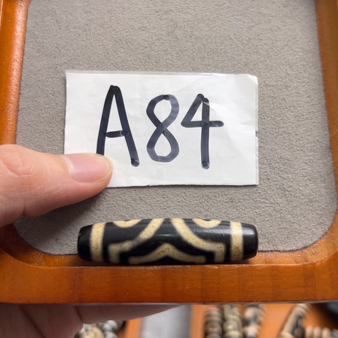 玛瑙/玉髓颈饰未镶嵌小*，微瑕处理品