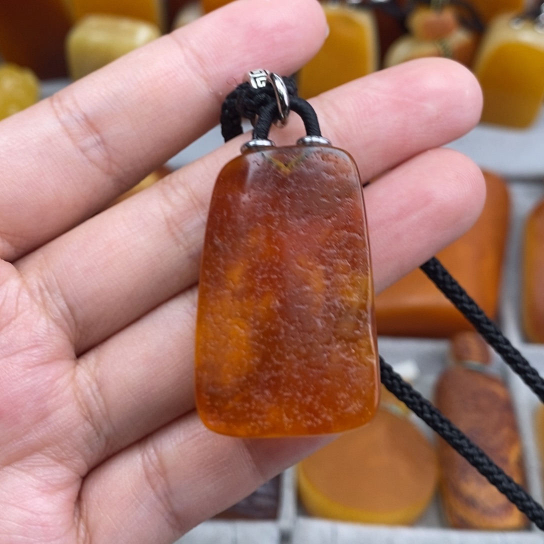 琥珀吊坠(赠链)未镶嵌