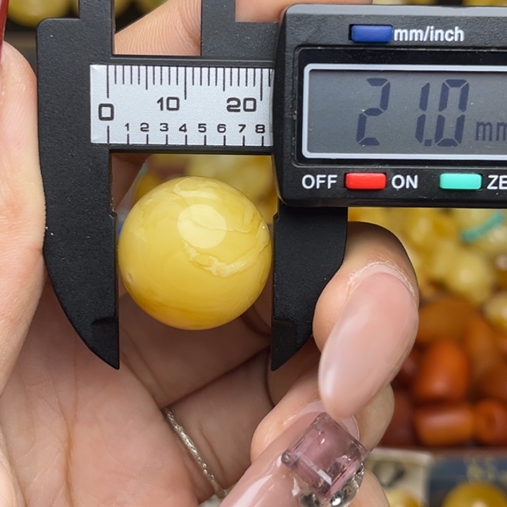 蜜蜡未镶嵌珠宝奇石鸡油黄满蜡妖花圆珠微瑕